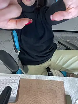 CurlyLara 现场XXX聊天