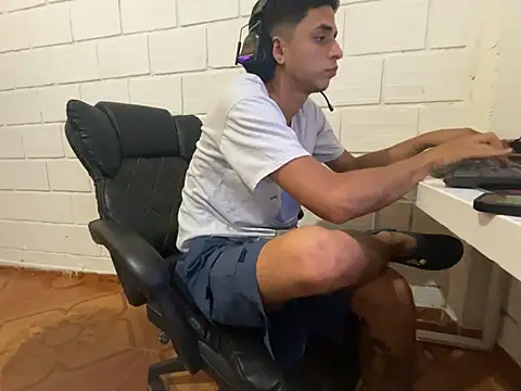 Max_TheHorseDick's Live XXX Chat