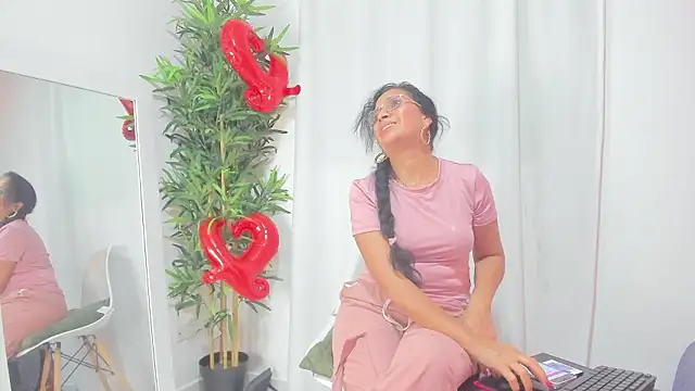 AnnaArela Show in webcam