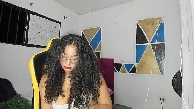 Show modela emily_stars1 na web-kameri