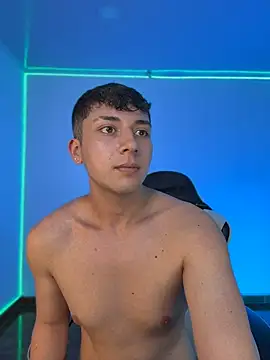 oliver_kyy élő XXX-chatje