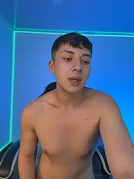 oliver_kyy live XXX chat