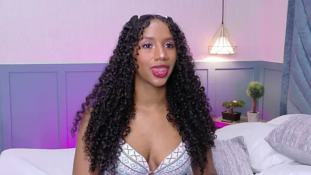 Chloe-Rose- – Live XXX-chat