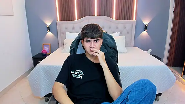 Chatroom XXX en direct de Tommy18__