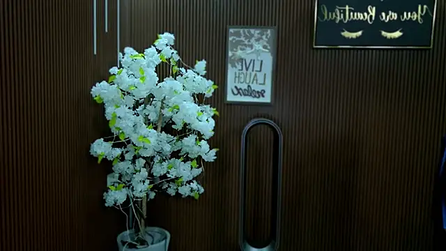 xxforyoureyesonlyxx Adlı Modelin Canlı XXX Sohbeti