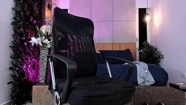 Donovan_Desmond Live XXX-chat