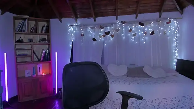 XXX chat uživo modela CuteRomi