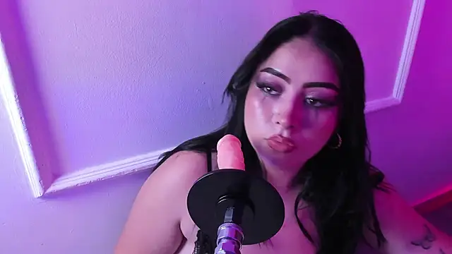 Chat XXX en directo de Emberrvelvet