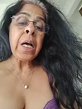 Chat +18 de NakedMILFx ao vivo