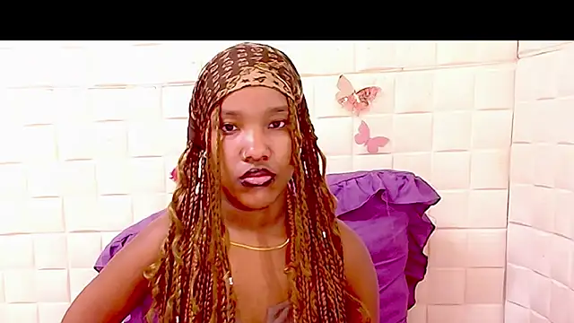 Chatroom XXX en direct de EroticSexyPrada