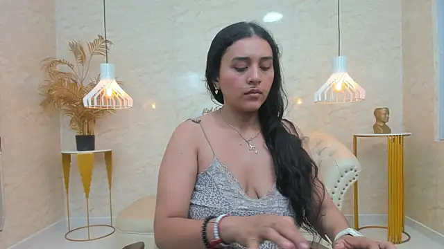 Chatroom XXX en direct de Lunaa_Abril