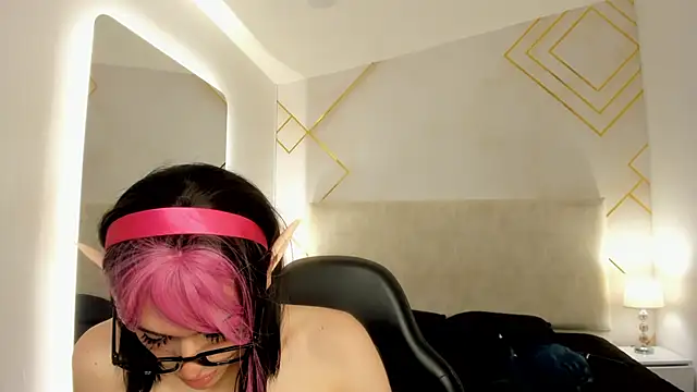 Nioki_: διαδικτυακό σόου στην κάμερα