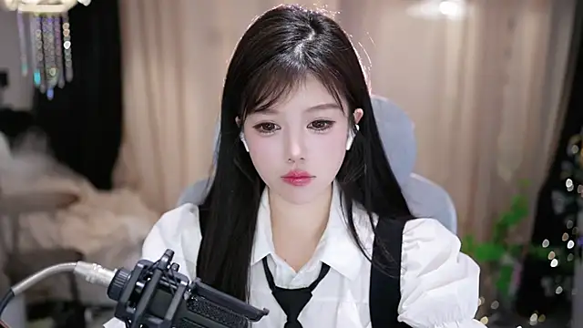 CecilyのライブXXXチャット