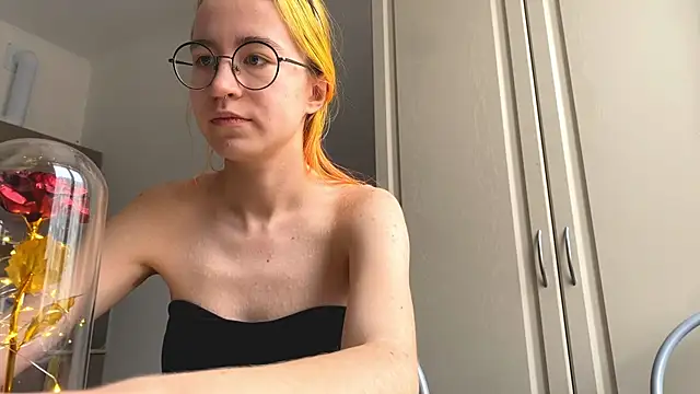 Онлайн чат XXX EmilyHein