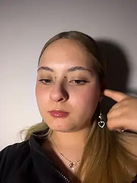 Lilaa2305のライブXXXチャット