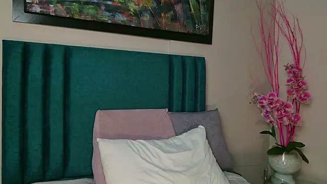 PaulinaSaint Chat XXX live