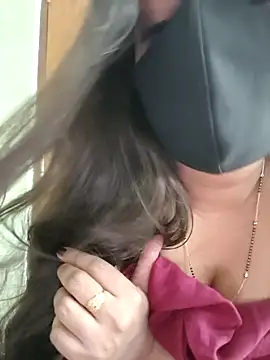 yoursana- live XXX chat