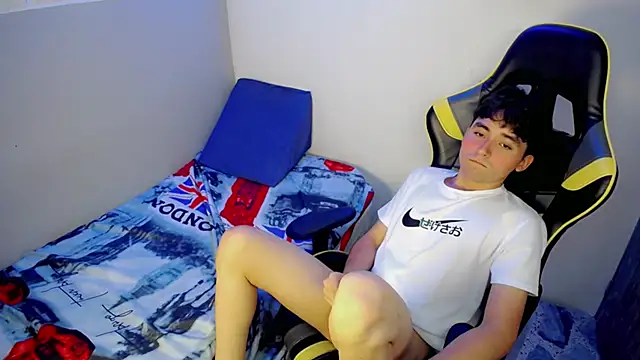 Luigii_ Adlı Modelin Canlı XXX Sohbeti