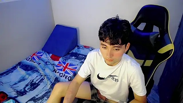 Luigii_ Adlı Modelin Canlı XXX Sohbeti