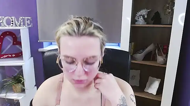 Chat +18 de Zoey_Erotic ao vivo