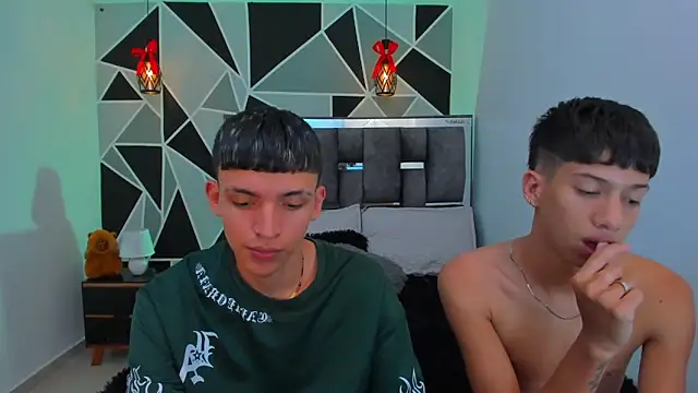 Juan_Nd_Steven's Live XXX Chat