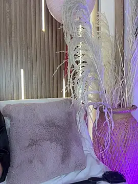 MylaDreams' Live XXX Chat