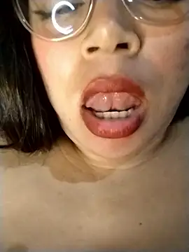 Diamily Adlı Modelin Canlı XXX Sohbeti