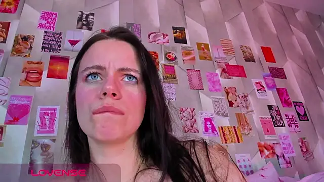 Alanna_Pow Adlı Modelin Canlı XXX Sohbeti