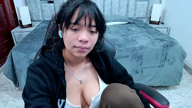 แชท XXX สดของ laureentt_