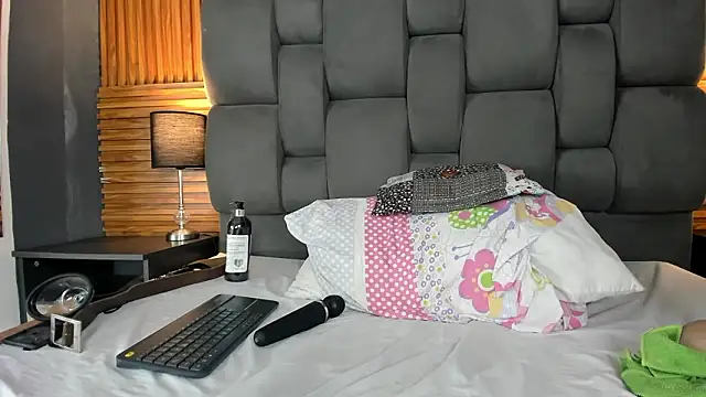 Chat +18 de VanessaHard_as ao vivo