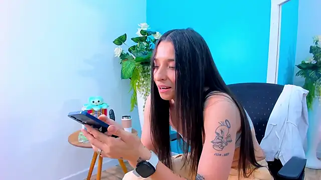 ViictoriiaSaenz 现场XXX聊天