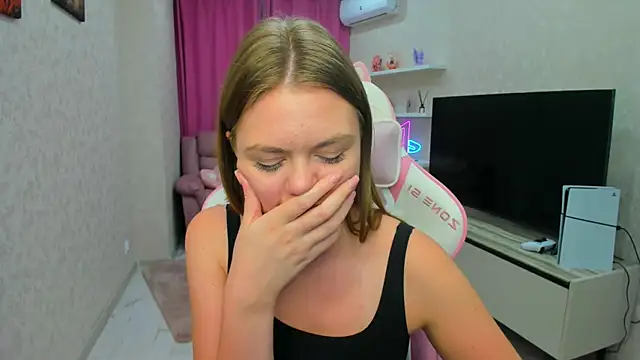 Strawberrye Adlı Modelin Canlı XXX Sohbeti