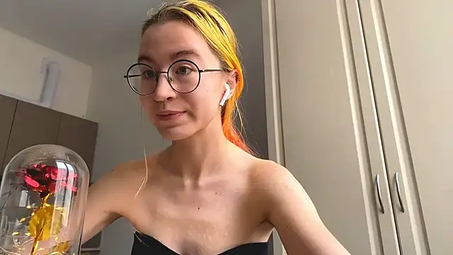 EmilyHeinのライブXXXチャット