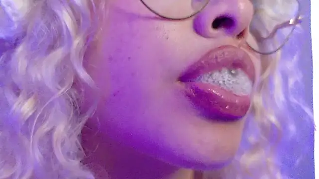 Haelycute's Live XXX Chat