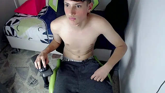 Pablito_junior: διαδικτυακό σόου στην κάμερα