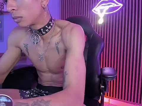 Show modela Maximoking26 na web-kameri