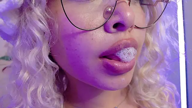 Haelycute: онлайн-секс-чат