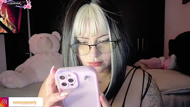 emyxpearly Live XXX Chat