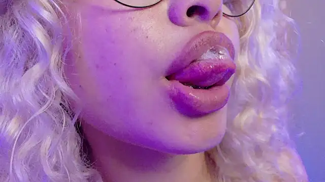 Haelycute Chat XXX live