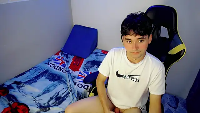 Luigii_ Adlı Modelin Canlı XXX Sohbeti