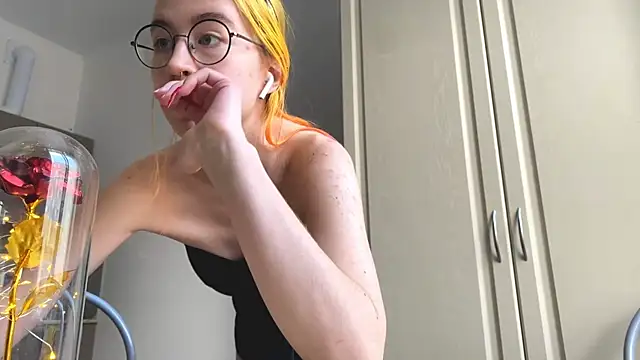 EmilyHein: онлайн-секс-чат