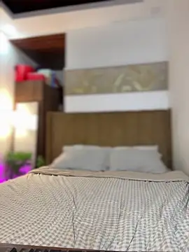 Bombshell_Rebbecca 网络视讯表演