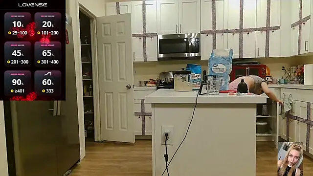 Blondiewithanass লাইভ XXX চ্যাট