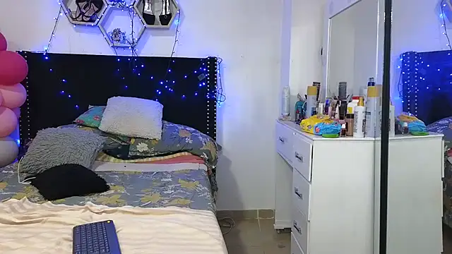 Онлайн чат XXX charlotte_077