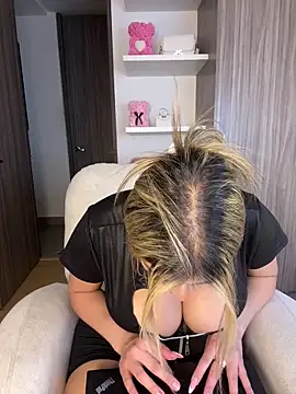 MiaWhitePink_'s Webcam Show