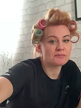 Show modela Milanna_Moon na web-kameri