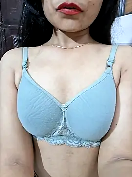 Show modela Soni_cute86526 na web-kameri