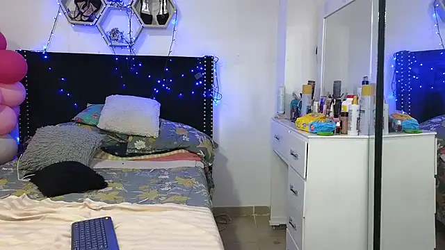 Chat +18 de charlotte_077 ao vivo