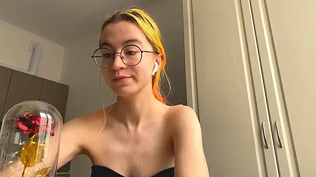 EmilyHein Live XXX Chat