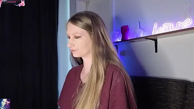 Milla4you_ élő XXX-chatje